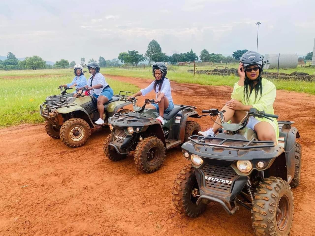 Ten Flags Theme Park Kroondal Ngoại thất bức ảnh